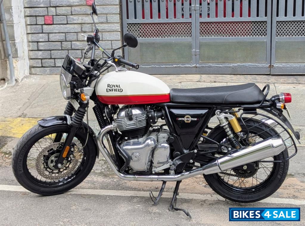White Royal Enfield Interceptor 650 Twin