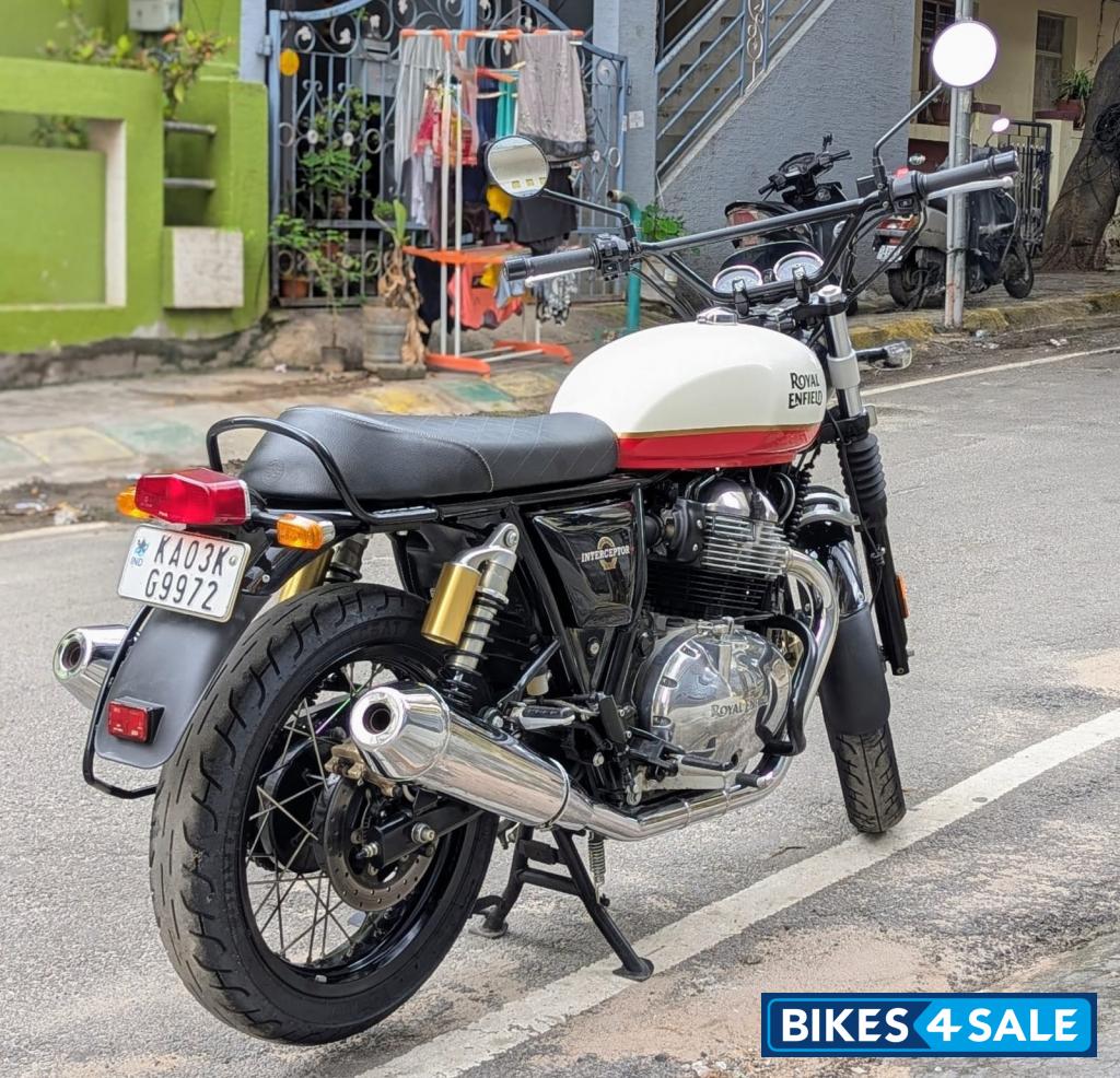 White Royal Enfield Interceptor 650 Twin