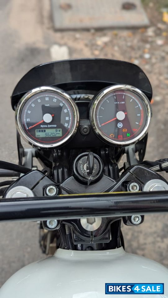 White Royal Enfield Interceptor 650 Twin