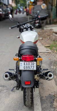 White Royal Enfield Interceptor 650 Twin