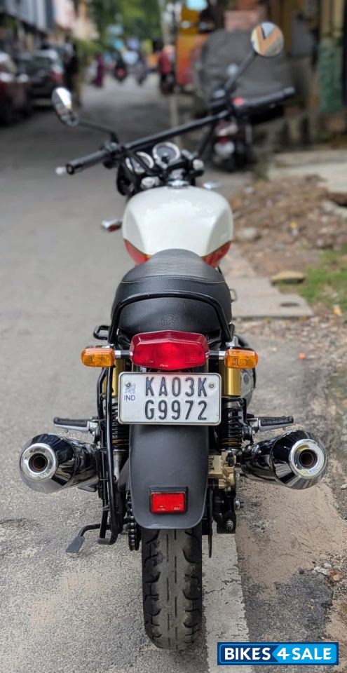 White Royal Enfield Interceptor 650 Twin