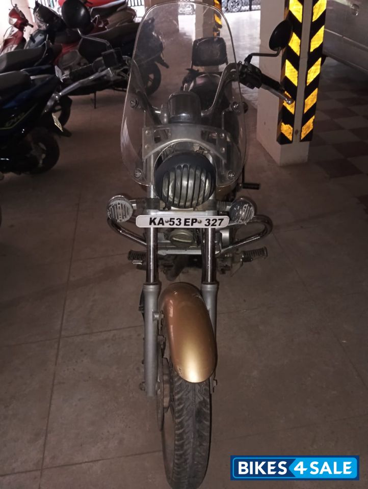 Golden Bajaj Avenger Cruise 220