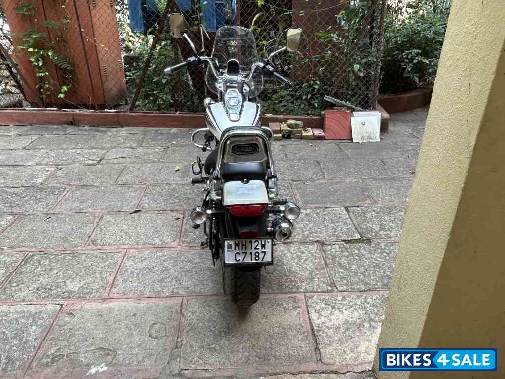 Pearl White Bajaj Avenger Cruise 220 BS6