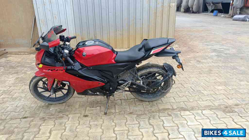 Yamaha R15 V4