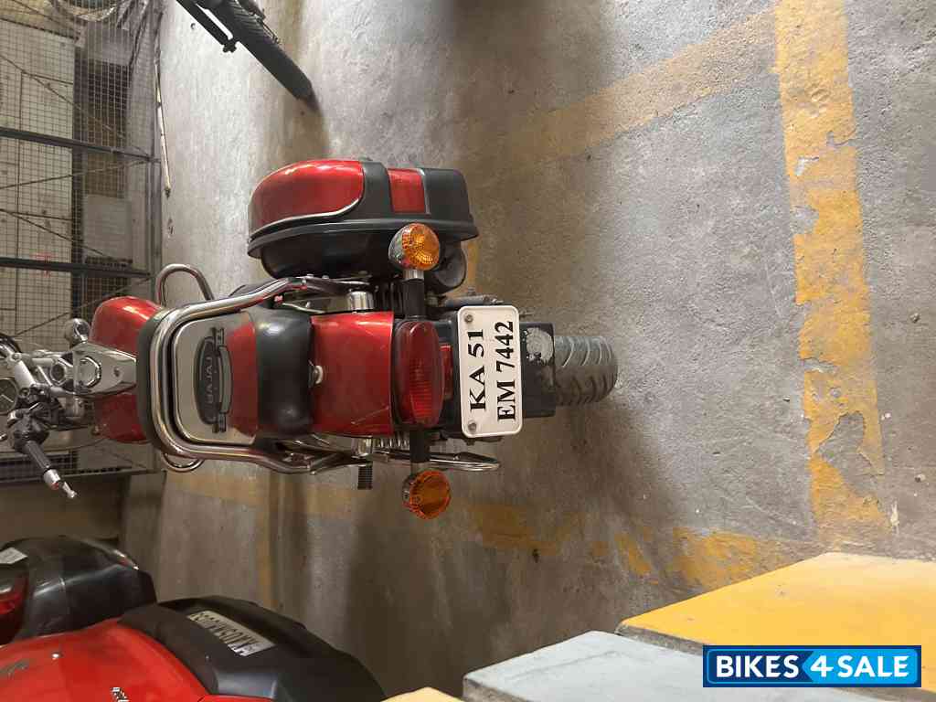 Red Bajaj Avenger 220 DTS-i