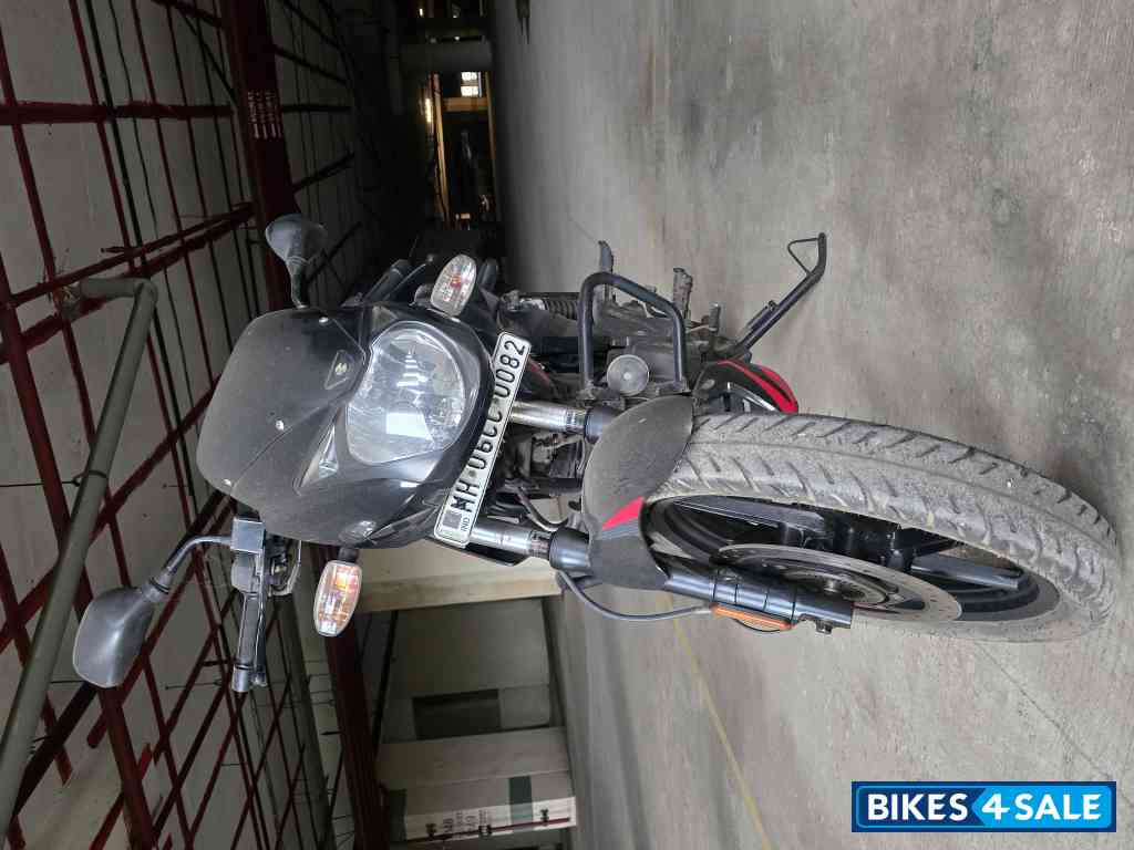Black And Red Bajaj Pulsar 150 Twin Disc