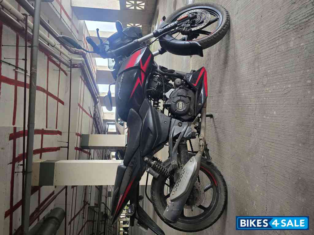 Black And Red Bajaj Pulsar 150 Twin Disc