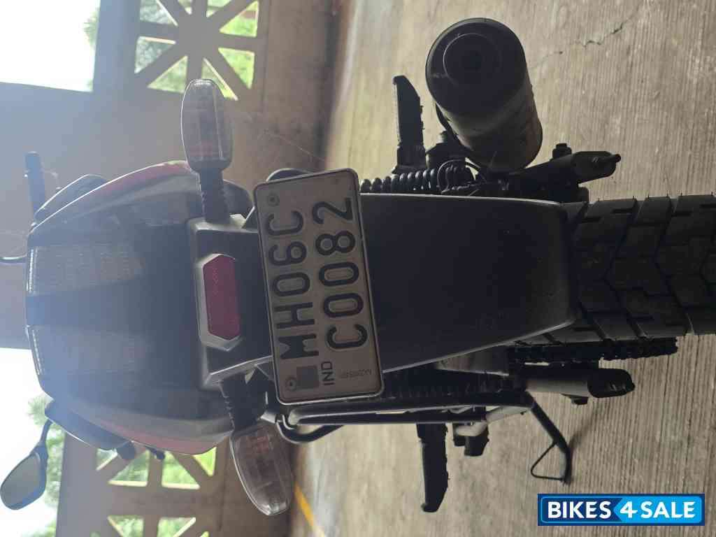 Black And Red Bajaj Pulsar 150 Twin Disc