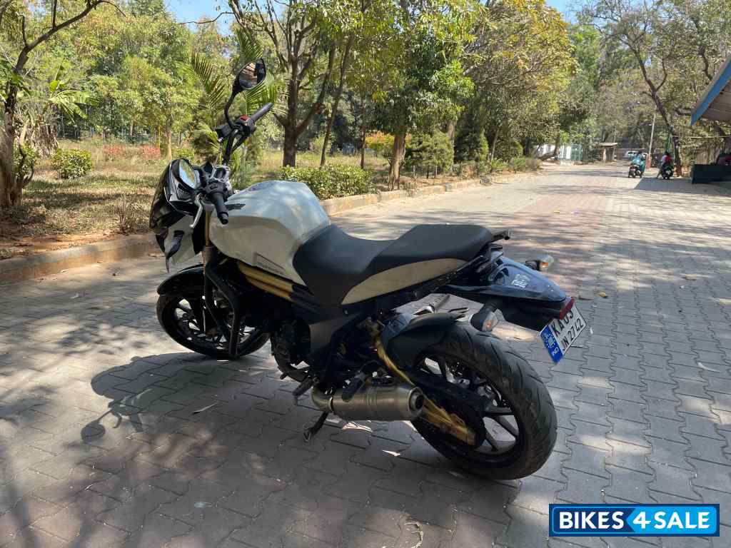 Mahindra Mojo