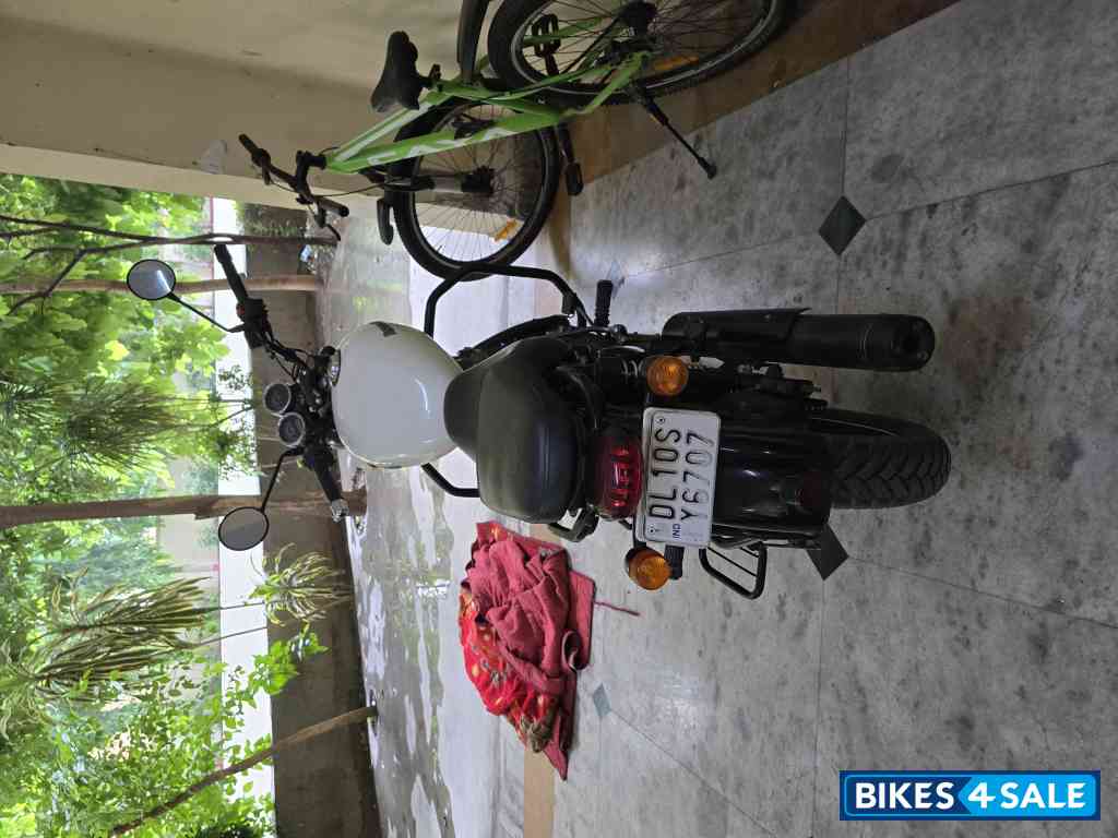 White Royal Enfield Thunderbird X 350