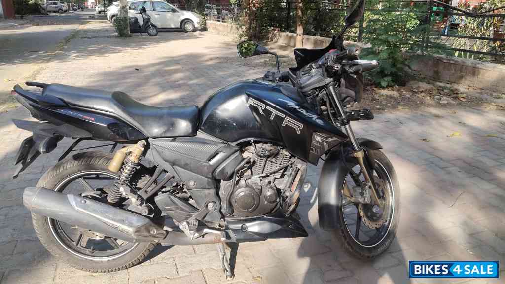 Black TVS Apache RTR 180