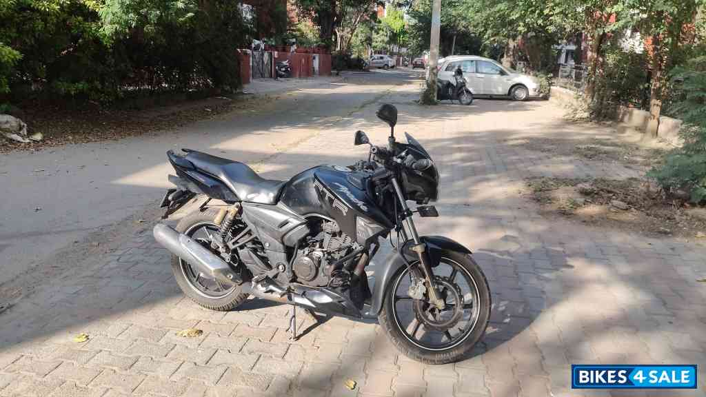 Black TVS Apache RTR 180