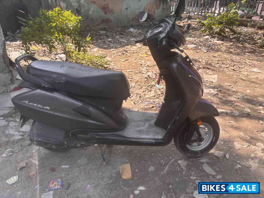 Matt Black Honda Activa 5G