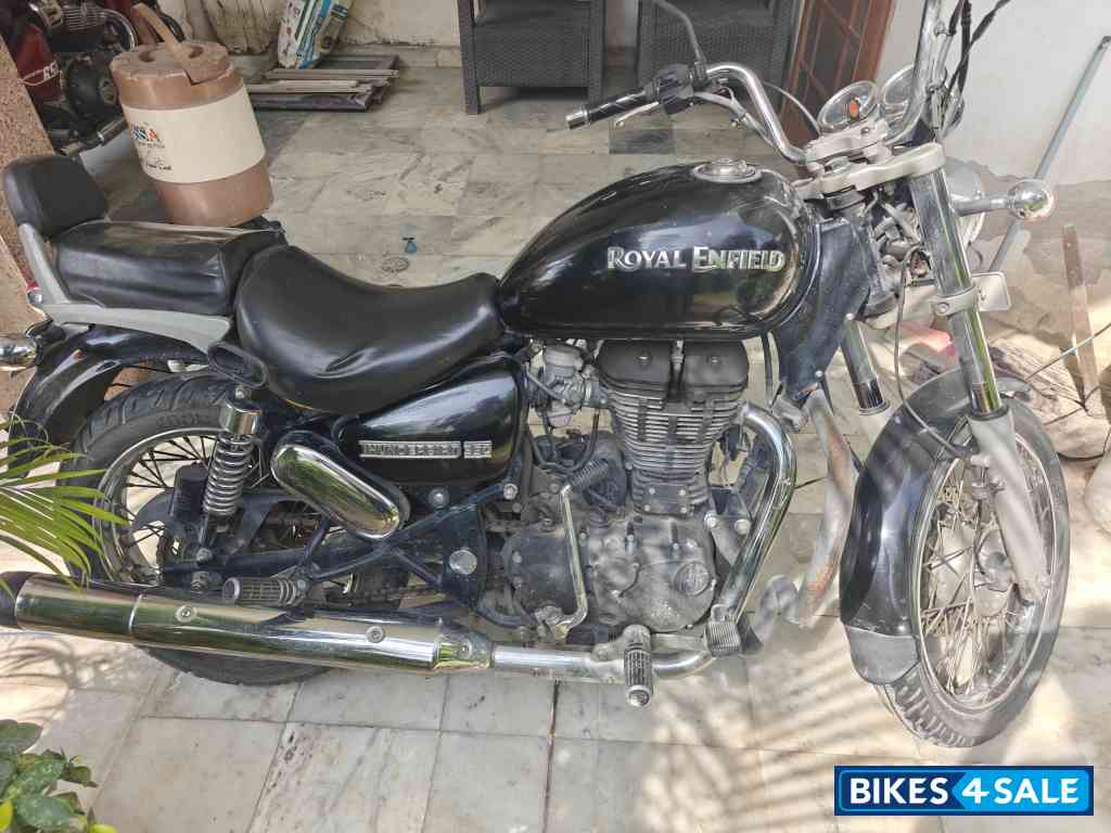 Black Royal Enfield Thunderbird 350