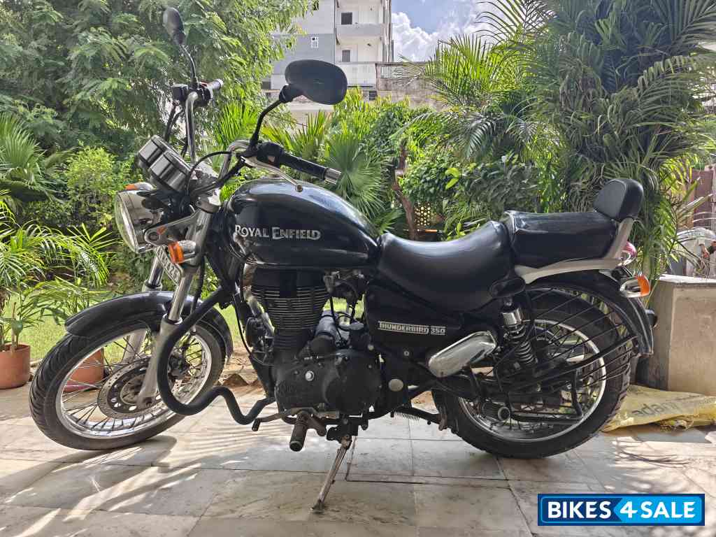 Black Royal Enfield Thunderbird 350
