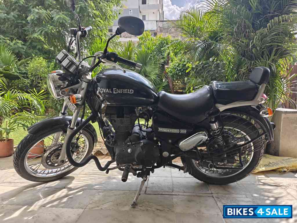 Black Royal Enfield Thunderbird 350