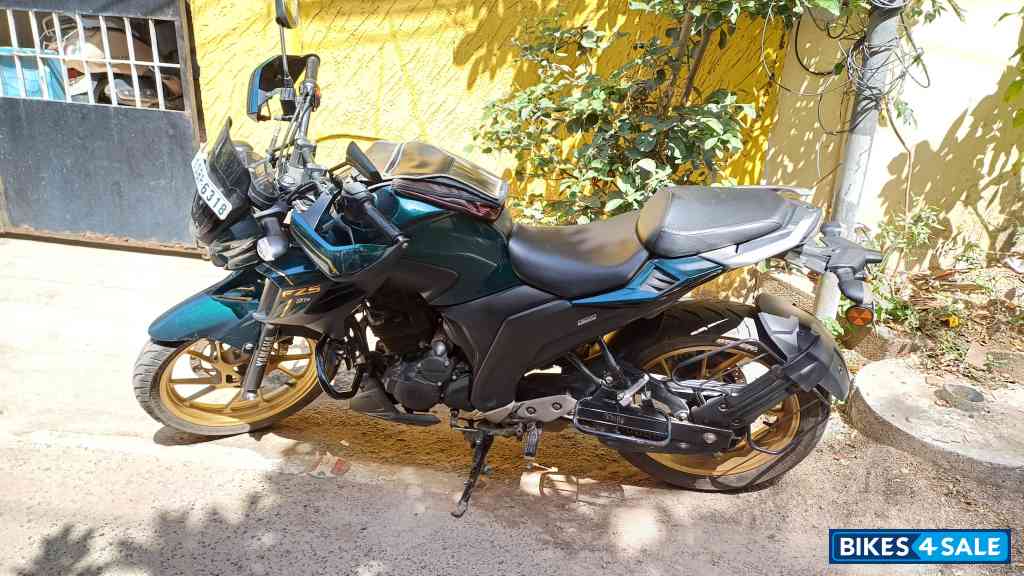Cyan Mettallic Yamaha FZS 25 BS6