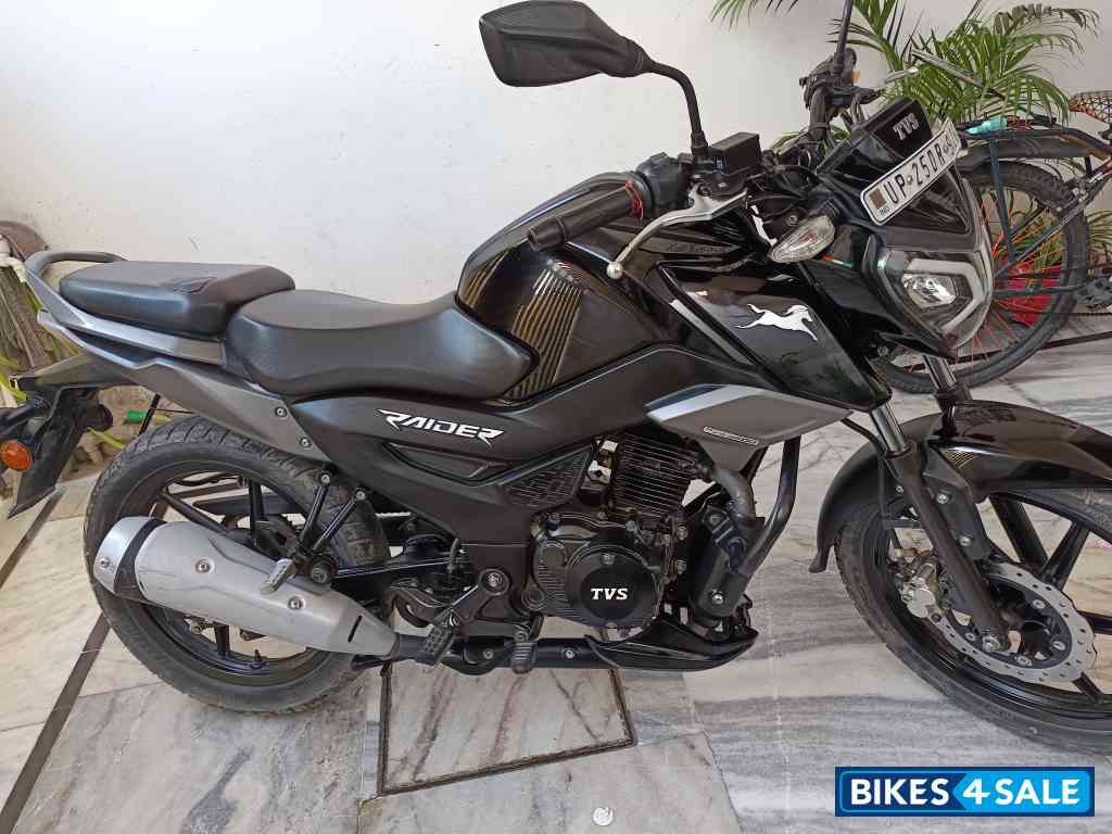 TVS Raider Split Seat