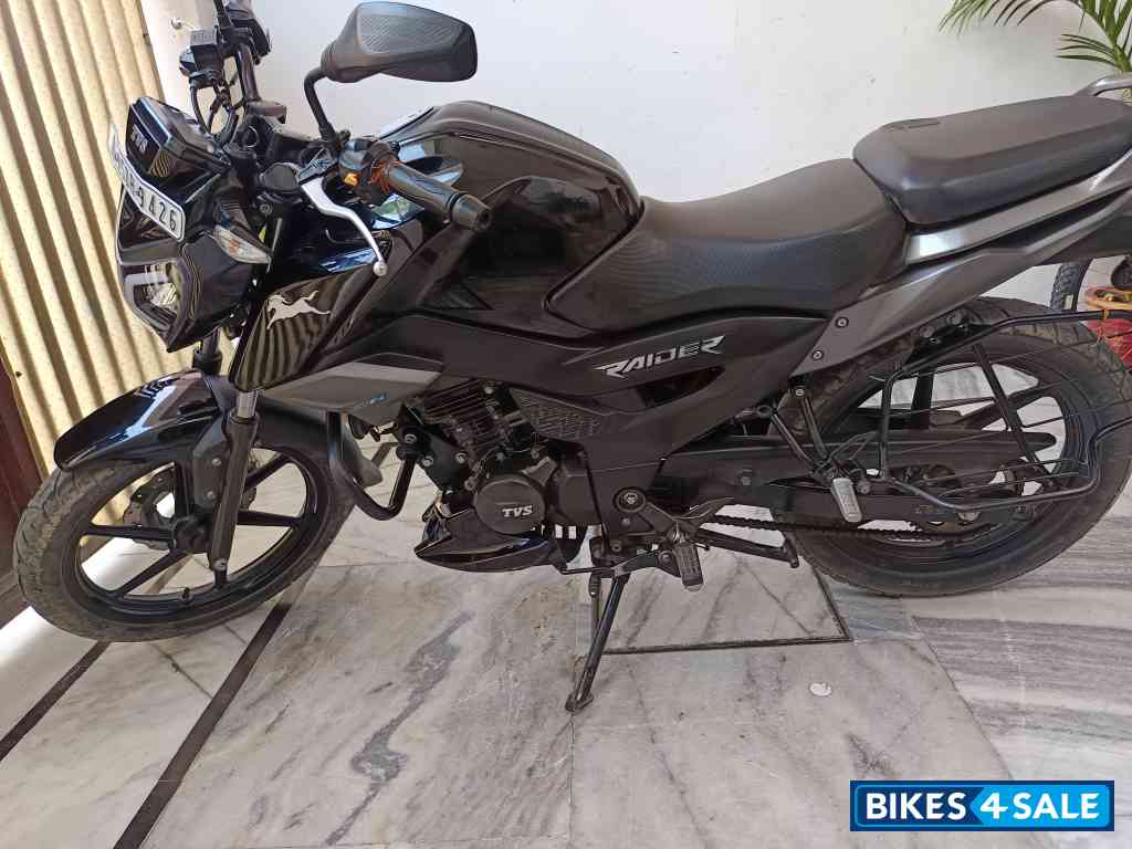 TVS Raider Split Seat