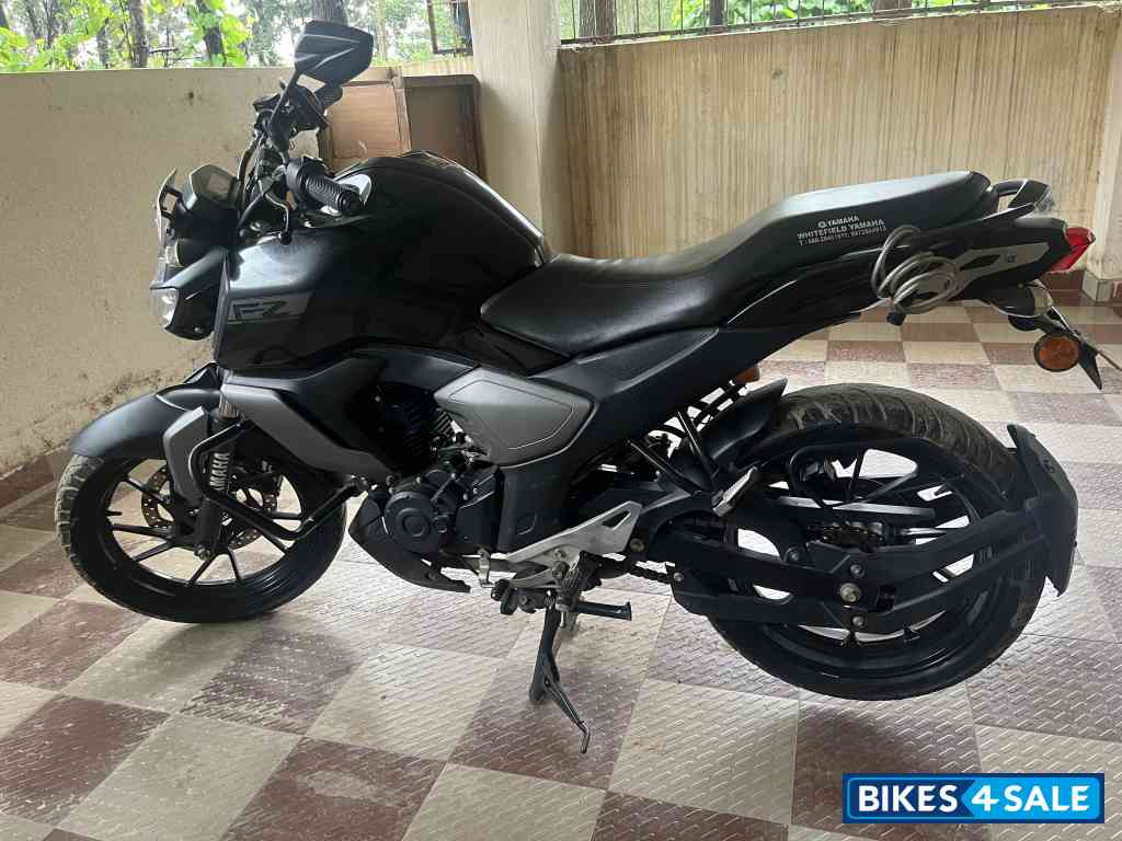 Black Yamaha FZ