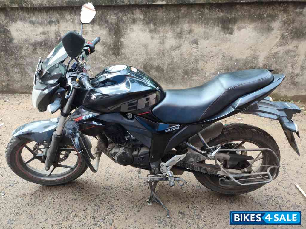 Black Suzuki Gixxer 150