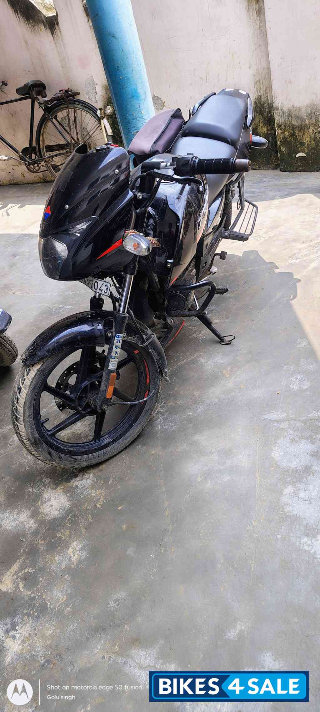 Black Neon Bajaj Pulsar 125 Split Seat