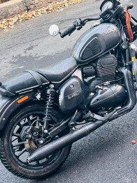 Yezdi Roadster  Model