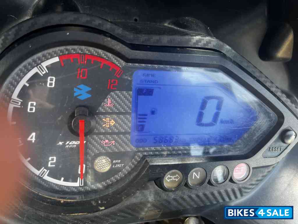 Bajaj Pulsar 220F