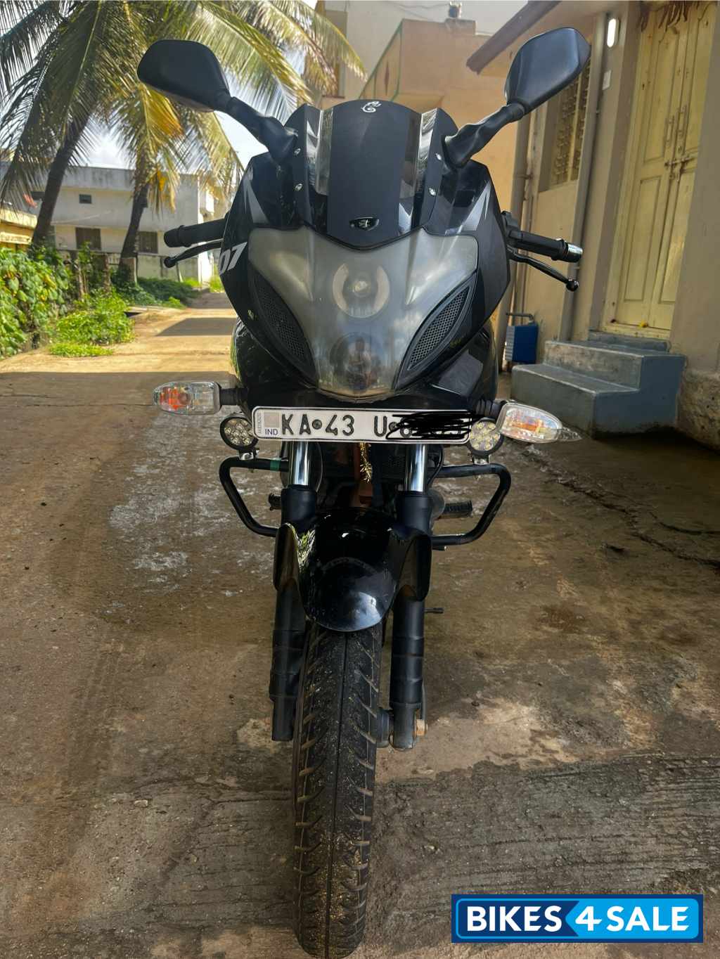 Bajaj Pulsar 220F
