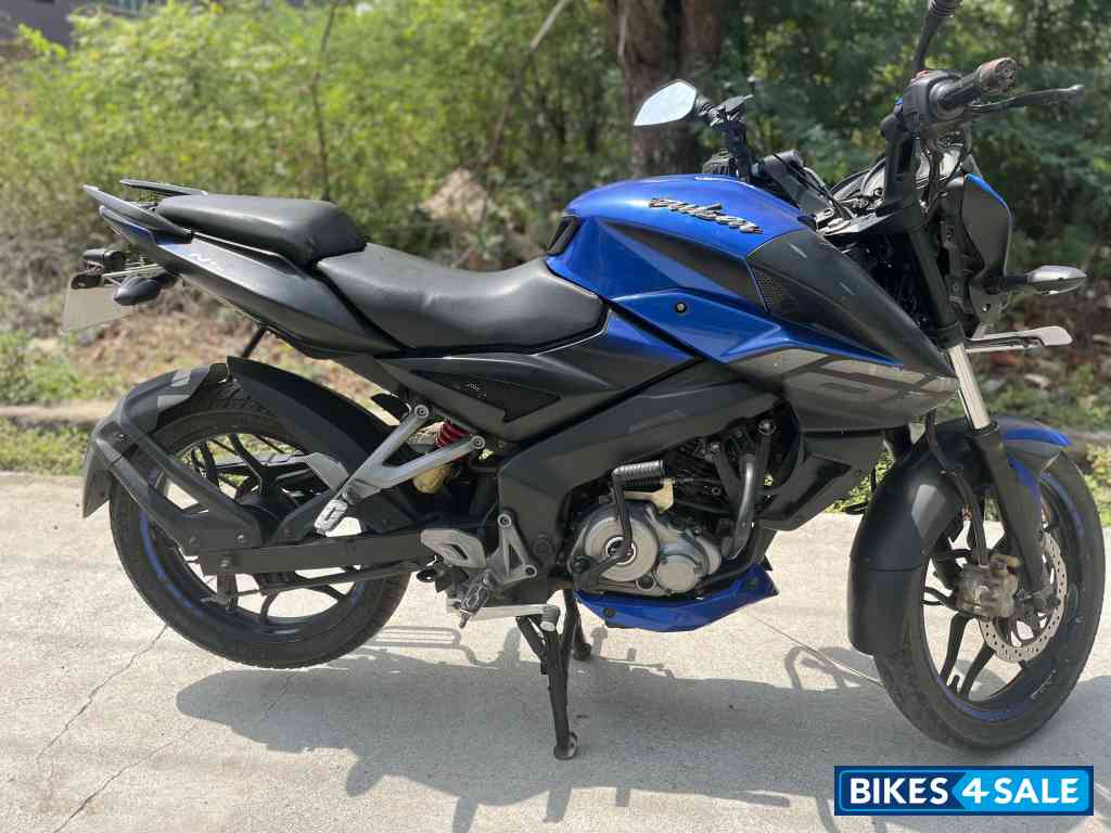 Blue Bajaj Pulsar NS 160