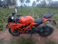 Orange KTM RC 200 2024