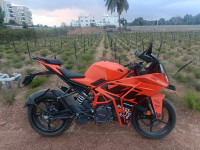 Orange KTM RC 200 2024