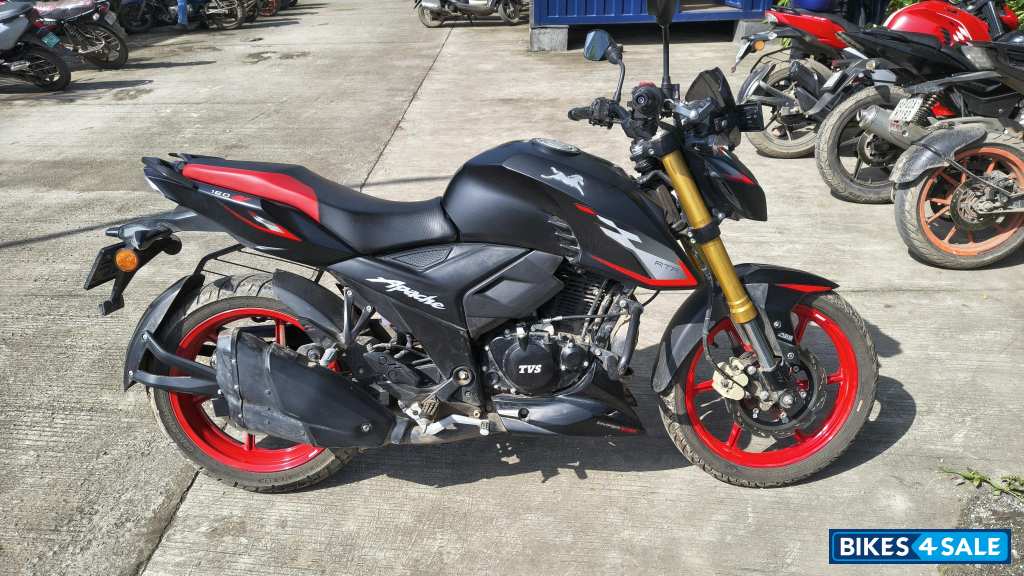 Mate Black TVS Apache RTR 160 4V 2025