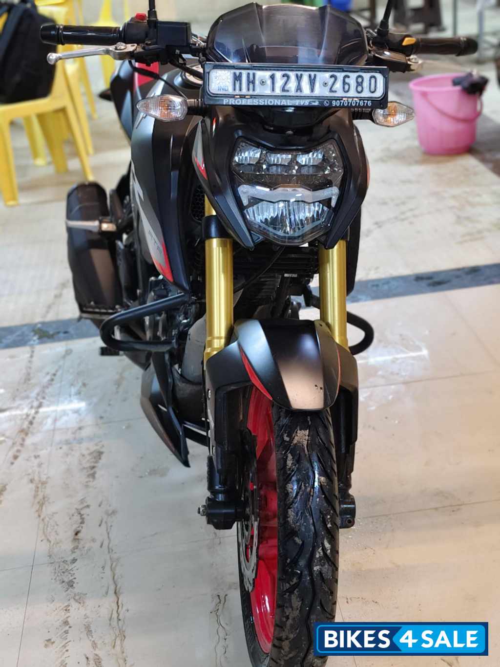Mate Black TVS Apache RTR 160 4V 2025