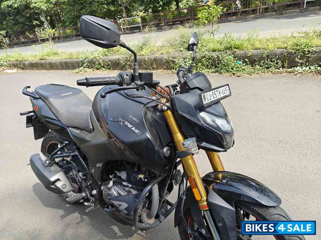 Black / Red Hero Xtreme 160R 4V 2024