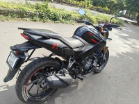 Black / Red Hero Xtreme 160R 4V 2024