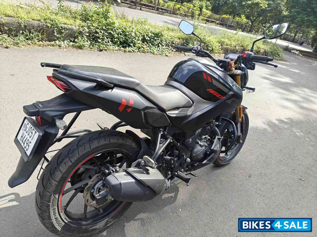 Black / Red Hero Xtreme 160R 4V 2024