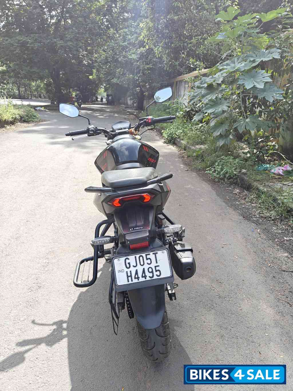 Black / Red Hero Xtreme 160R 4V 2024