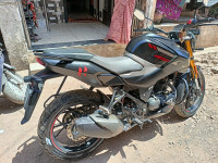 Black / Red Hero Xtreme 160R 4V 2024