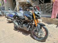 Black / Red Hero Xtreme 160R 4V 2024