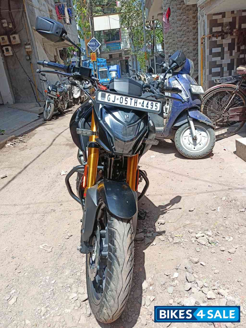 Black / Red Hero Xtreme 160R 4V 2024