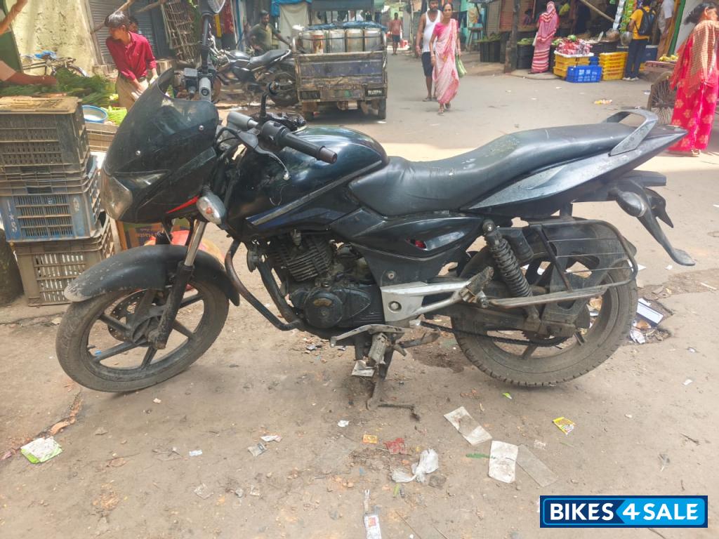 Black Bajaj Pulsar 150 Black Bajaj Pulsar 150