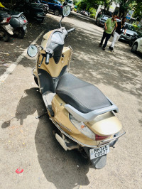 Gold Honda Aviator