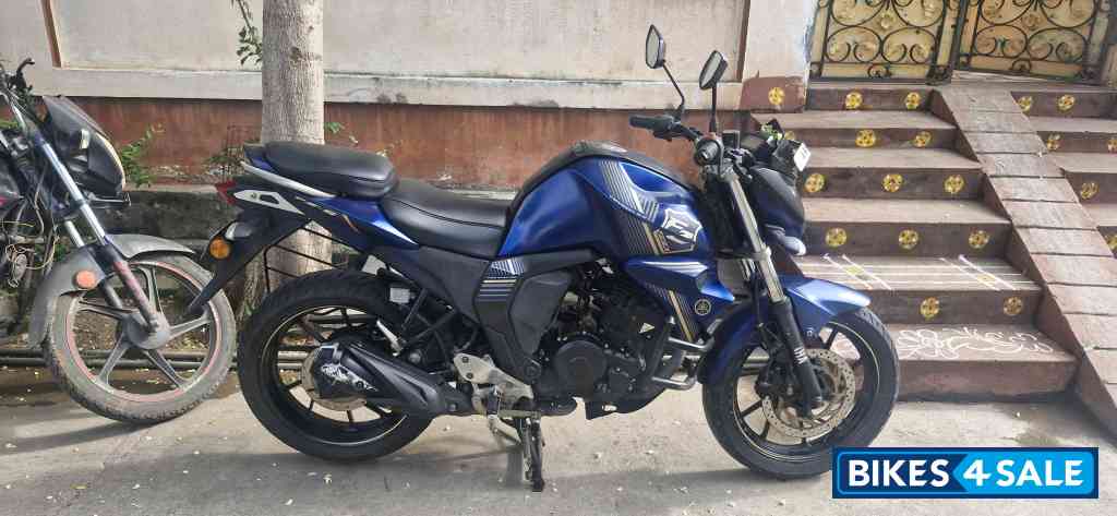 Blue Yamaha FZ-S FI V2