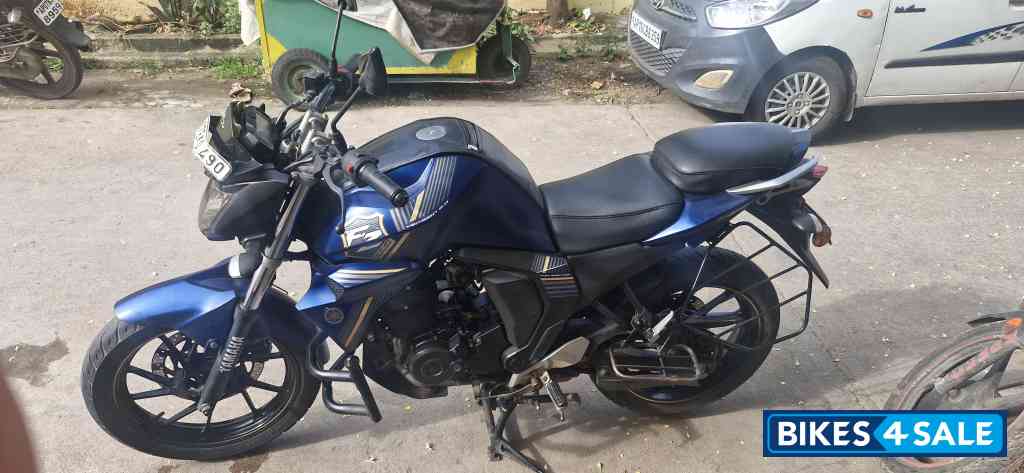 Blue Yamaha FZ-S FI V2