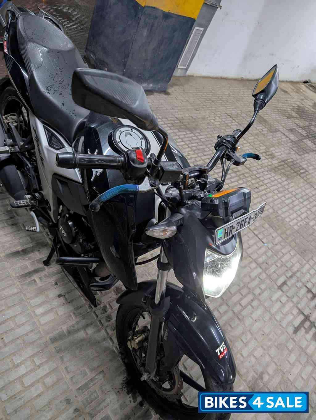 TVS Apache RTR 160 4V