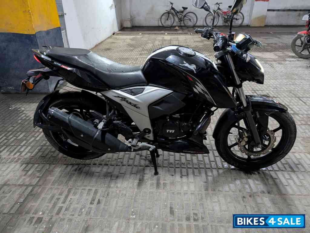TVS Apache RTR 160 4V