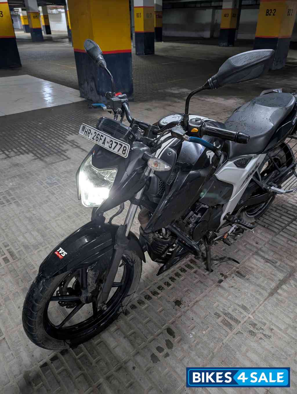 TVS Apache RTR 160 4V