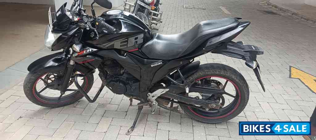 Black Suzuki Gixxer 150