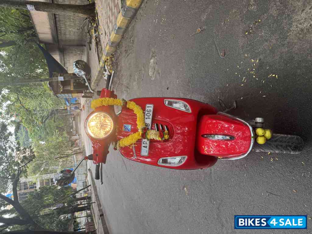 Red Vespa ZX 125 BS6 Red Vespa ZX 125 BS6